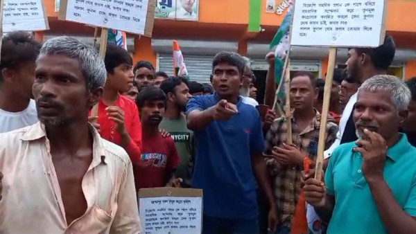 TMC In Nandigram: ছবিতে জুতোর মালা লাগিয়ে চোর কুণাল ধ্বনি তুলল তৃণমূল! TMC In Nandigram: ছবিতে জুতোর মালা লাগিয়ে চোর কুণাল ধ্বনি তুলল তৃণমূল!