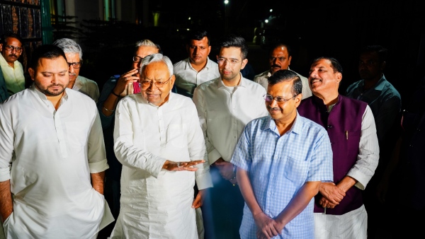 আরও এক ধাক্কা ইন্ডিয়া জোটে! বিহার বিধানসভা নির্বাচনে প্রতিদ্বন্দ্বিতার ঘোষণা কেজরিওয়ালের আরও এক ধাক্কা ইন্ডিয়া জোটে! বিহার বিধানসভা নির্বাচনে প্রতিদ্বন্দ্বিতার ঘোষণা কেজরিওয়ালের