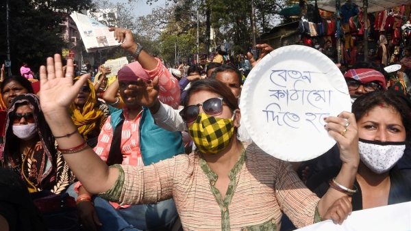 High Court On Para Teachers: পার্শ্ব শিক্ষকদের বেতনে বৈষম্য কেন?