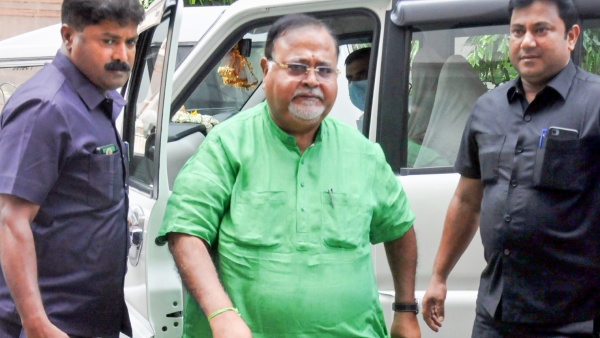 SSC Scam Exclusive: নিয়োগ দুর্নীতিতে তদন্তকারীদের নজরে থাকা পার্থ-ঘনিষ্ঠ নেতা আচমকা বিধানসভায়