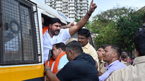 Shahrukh Khan: শাহরুখ খানের মান্নত ঘিরে রেখেছে পুলিশ