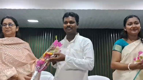 Zilla Sabhadhipati: পূর্ব বর্ধমানে চুপিসারে জেলা পরিষদ সদস্যদের শপথ Zilla Sabhadhipati: পূর্ব বর্ধমানে চুপিসারে জেলা পরিষদ সদস্যদের শপথ