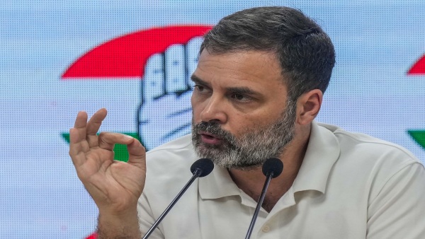 প্রধানমন্ত্রী হাসছেন-ঠাট্টা করছেন! নিন্দায় সরব রাহুল 