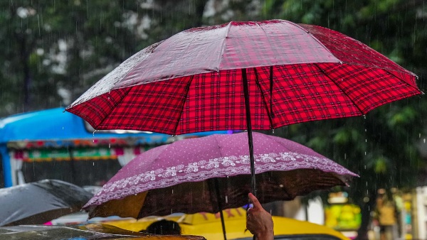 ভারী বৃষ্টির পূর্বাভাস কলকাতা-সংলগ্ন জেলায় ভারী বৃষ্টির পূর্বাভাস কলকাতা-সংলগ্ন জেলায়