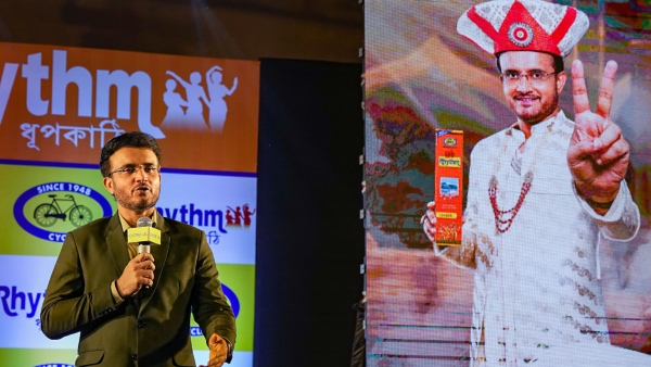 Sourav Ganguly: মহারাজকীয় লুকে মহারাজ যেন হীরক রাজা! Sourav Ganguly: মহারাজকীয় লুকে মহারাজ যেন হীরক রাজা!