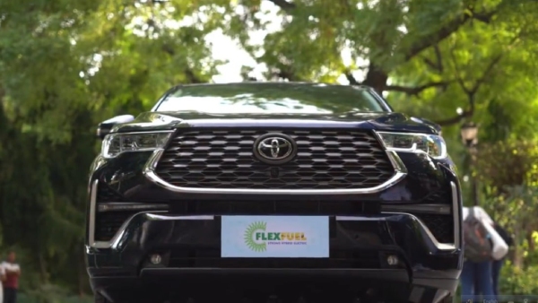 Toyota Innova HyCross Toyota Innova HyCross