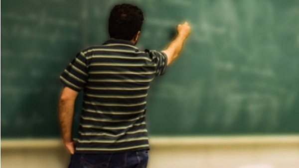  ছাত্রদের পরামর্শ দেওয়ার পরই চাকরি গেল শিক্ষকের