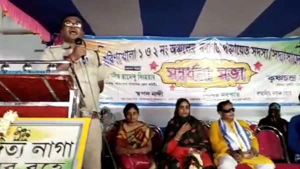 TMC Felicitates Police: পঞ্চায়েতে দলের জয়ীদের সঙ্গে তৃণমূলের সংবর্ধনা পুলিশকে!