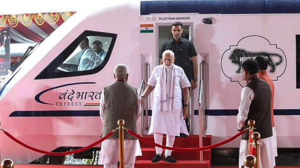 Vande Bharat Express - বারাণসী পর্যন্ত কবে ছুটবে বন্দেভারত! Vande Bharat Express - বারাণসী পর্যন্ত কবে ছুটবে বন্দেভারত!
