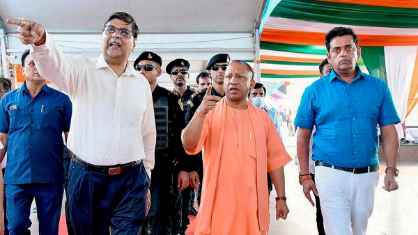 Yogi Adityanath: লখনউ থেকে বারাণসী যাওয়ার বিমান পরিষেবা উদ্বোধন করলেন যোগী আদিত্যনাথ 