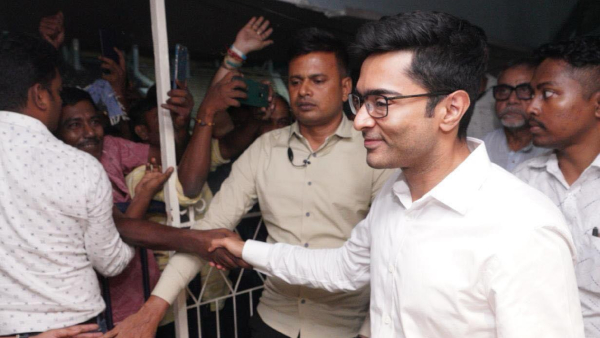 বাসে করেই দিল্লি রওনা, অভিষেকের নেতৃত্বে দিল্লিতে সোচ্চার হবে তৃণমূল বাসে করেই দিল্লি রওনা, অভিষেকের নেতৃত্বে দিল্লিতে সোচ্চার হবে তৃণমূল