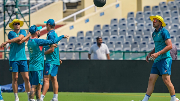 India vs Australia: মোহালিতে টস জিতে ফিল্ডিং নিল ভারত India vs Australia: মোহালিতে টস জিতে ফিল্ডিং নিল ভারত