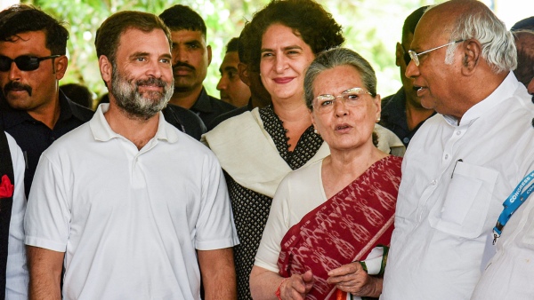হায়দরাবাদে শুরু কংগ্রেস ওয়ার্কিং কমিটির বৈঠক