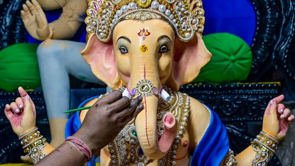 পরিবারে সুখ-শান্তি ফেরাতে গণেশ চতুর্থীর দিন বাড়িতে আনুন এগুলি 