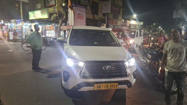 বড়সড় দুর্ঘটনা এড়ালেন গৌতম দেব