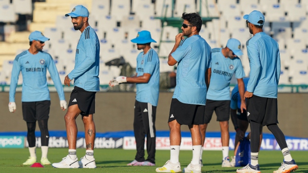 India vs Australia: মোহালিতে টস জিতে ফিল্ডিং নিল ভারত India vs Australia: মোহালিতে টস জিতে ফিল্ডিং নিল ভারত