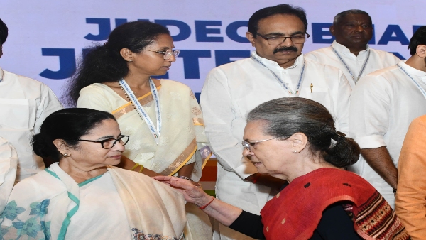 মমতা ‘ইন্ডিয়া’র বৈঠক ছেড়ে বেরিয়ে গেলেন