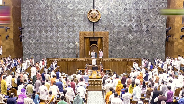 TMC On Murmu: সংসদের অনুষ্ঠানে দ্রৌপদী মুর্মুর অনুপস্থিতির কারণ জানতে চাইল তৃণমূল TMC On Murmu: সংসদের অনুষ্ঠানে দ্রৌপদী মুর্মুর অনুপস্থিতির কারণ জানতে চাইল তৃণমূল