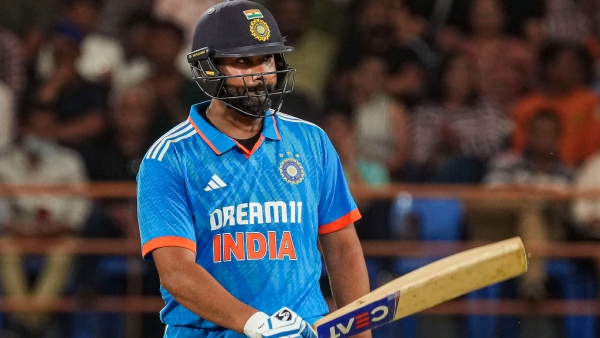 India vs Australia: রোহিত আন্তর্জাতিক ক্রিকেটে ছক্কা মারার বিশ্বরেকর্ড দখলের মুখে India vs Australia: রোহিত আন্তর্জাতিক ক্রিকেটে ছক্কা মারার বিশ্বরেকর্ড দখলের মুখে