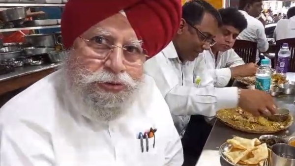 নিখোঁজ পোস্টার পড়তেই হাজির বিজেপি সাংসদ নিখোঁজ পোস্টার পড়তেই হাজির বিজেপি সাংসদ