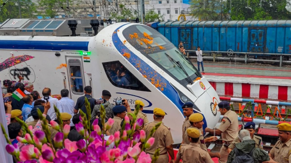 Jalpaiguri-Howrah Vande bharat express Jalpaiguri-Howrah Vande bharat express