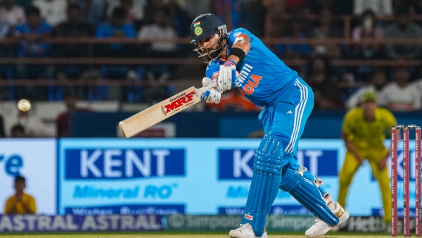 India vs Australia: রাজকোটে কিং কোহলির নাচ ভাইরাল! India vs Australia: রাজকোটে কিং কোহলির নাচ ভাইরাল!