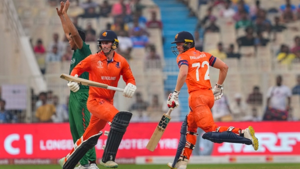 ICC World Cup 2023: বিশ্বকাপের মিডিয়া কিট নিয়েও আমরা-ওরা! ICC World Cup 2023: বিশ্বকাপের মিডিয়া কিট নিয়েও আমরা-ওরা!