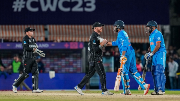 ICC World Cup 2023: কোহলি ও শামিকে প্রশংসায় ভরালেন রোহিত ICC World Cup 2023: কোহলি ও শামিকে প্রশংসায় ভরালেন রোহিত