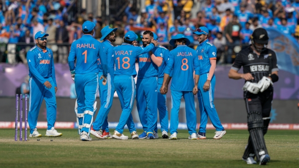 ICC World Cup 2023: সিরাজ-জসপ্রীত শুরু থেকেই চেপে ধরলেন নিউজিল্যান্ডকে