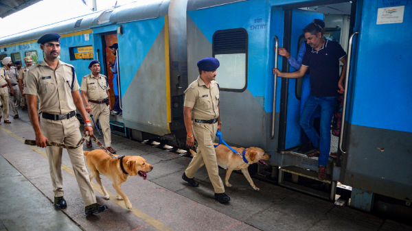 Howrah New Delhi Special Train