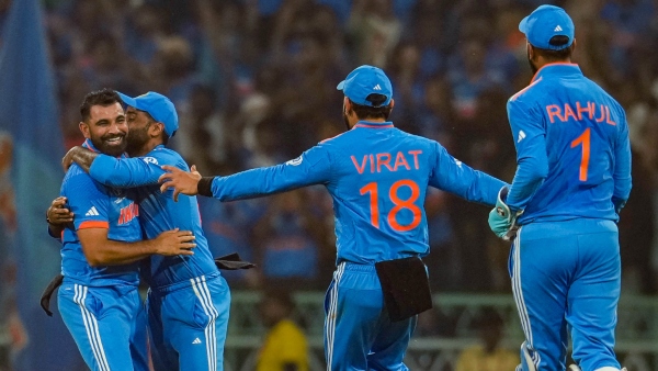 ICC World Cup 2023: শামি-বুমরাহ-কুলদীপের ঝাঁঝেই বিদায় ইংল্যান্ডের ICC World Cup 2023: শামি-বুমরাহ-কুলদীপের ঝাঁঝেই বিদায় ইংল্যান্ডের