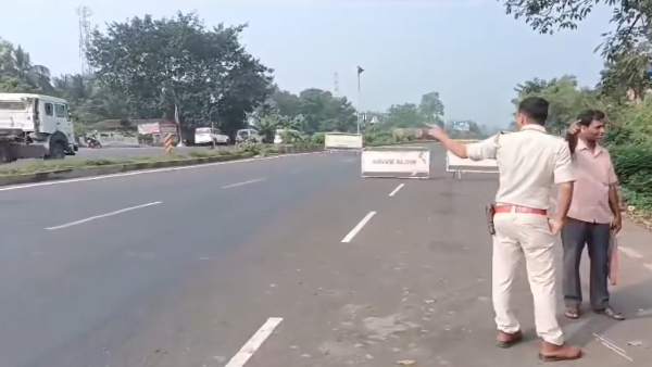 সিমেন্ট বোঝাই লরির সজোরে ধাক্কা, ভোররাতে চলে গেল ছটি প্রাণ 