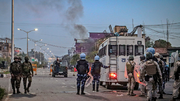 স্নাইপার ব্যবহার করে পুলিশকে গুলি!