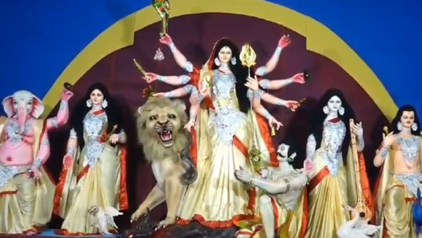 দক্ষিণেশ্বরের ভবতারিণীর মন্দিরের আদলে মণ্ডপ, হিন্দু- মুসলিম দুই সম্প্রদায় পুজোর উদ্যোক্তা দক্ষিণেশ্বরের ভবতারিণীর মন্দিরের আদলে মণ্ডপ, হিন্দু- মুসলিম দুই সম্প্রদায় পুজোর উদ্যোক্তা