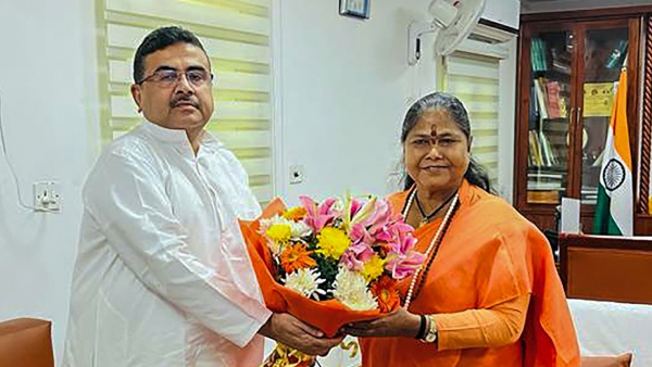 পালিয়ে যাইনি, চাইলে দেখা করে যান, আহ্বান কেন্দ্রীয় মন্ত্রীর, পালটা রাজভবনে ডাকলেন অভিষেক