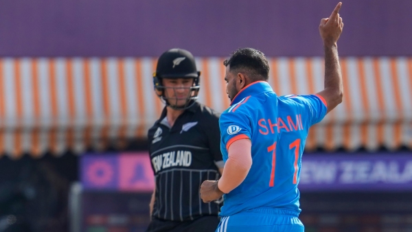 ICC CWC 2023: চার ম্যাচ পর সুযোগ পেয়েই ৫ উইকেট! ICC CWC 2023: চার ম্যাচ পর সুযোগ পেয়েই ৫ উইকেট!