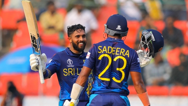 পাকিস্তানের সামনে টার্গেট ৩৪৫