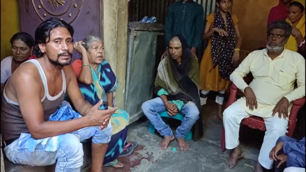 সারা রাত গাছ আঁকড়ে প্রাণরক্ষা মুক্তারের, চোখের সামনে তিস্তা নিয়ে গেল তিন সন্তানকে