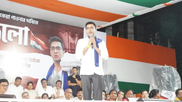রাজ্যপাল কলকাতা ফিরে দ্রুত দেখা করুন, এই বার্তা নিয়ে দার্জিলিংয়ে তৃণমূল প্রতিনিধি দল 