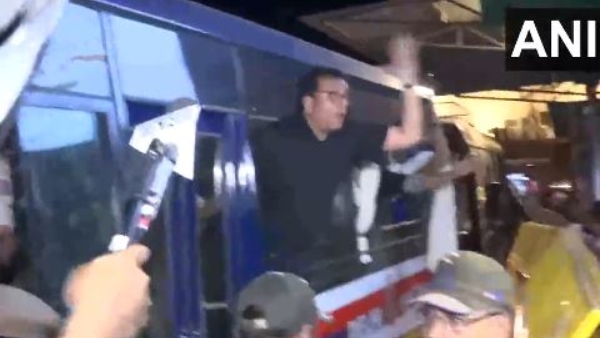 কৃষি ভবনে তৃণমূলের মন্ত্রী-সাংসদদের সঙ্গে ধস্তাধস্তি পুলিশের