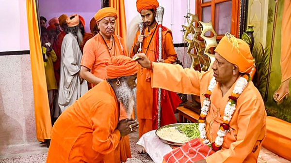 স্বাস্থ্য পরিষেবায় আমূল পরিবর্তন চান যোগী!