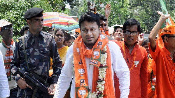 শাহ সভায় ডাক না পেয়ে বিস্ফোরক অনুপম শাহ সভায় ডাক না পেয়ে বিস্ফোরক অনুপম