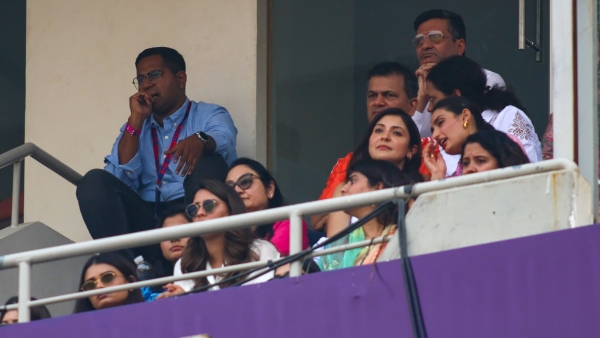 ICC CWC 2023 Final: অনুষ্কা-আথিয়াকে দেখে সামলাতে পারলেন না হরভজন! ICC CWC 2023 Final: অনুষ্কা-আথিয়াকে দেখে সামলাতে পারলেন না হরভজন!