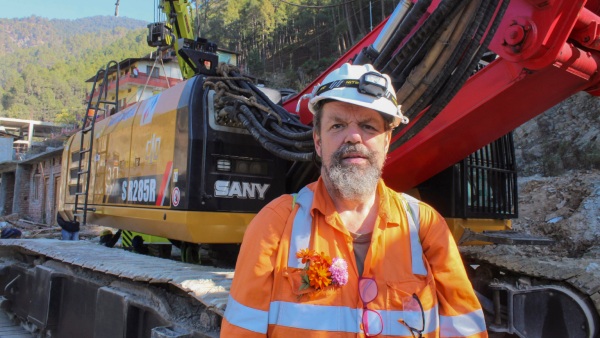 আন্তর্জাতিক টানেলিং বিশেষজ্ঞ আর্নল্ড ডিস্ক