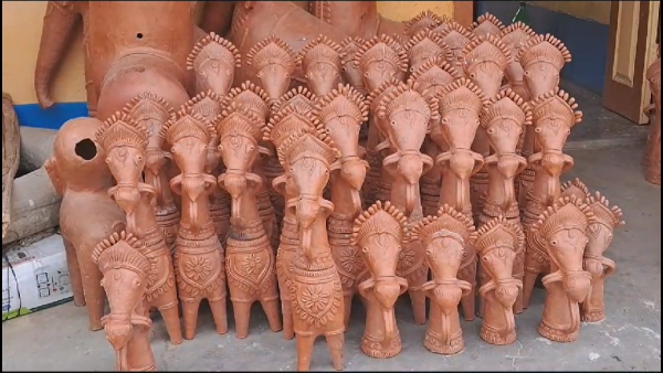 এলইডি থাকতেই পারে, প্রদীপের বিকল্প নেই, টেরাকোটা প্রদীপ বানাতে ব্যস্ত শিল্পীরা