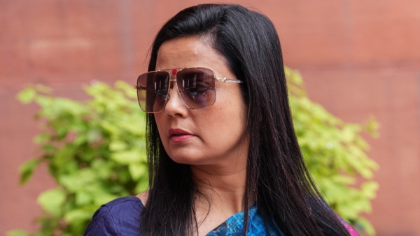 সংসদ বিতর্কের পরও মহুয়া মৈত্রর দলে গুরুত্ব বাড়ল, তৃণমূলে নতুন পদ পেলেন! সংসদ বিতর্কের পরও মহুয়া মৈত্রর দলে গুরুত্ব বাড়ল, তৃণমূলে নতুন পদ পেলেন!