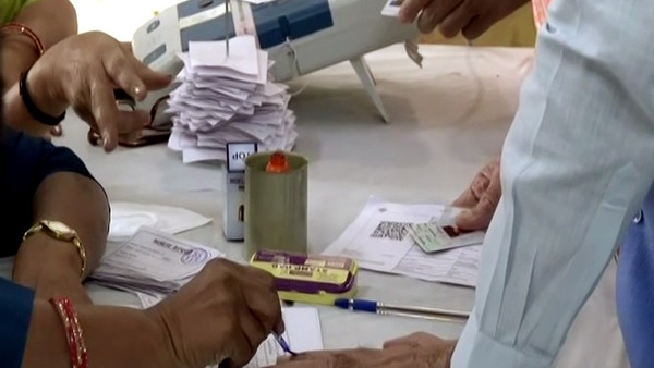 রাজস্থানে শুরু ভোটগ্রহণ, ভোটদাতাদের প্রতি নেতাদের আহ্বান রাজস্থানে শুরু ভোটগ্রহণ, ভোটদাতাদের প্রতি নেতাদের আহ্বান