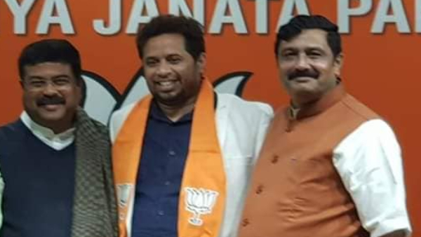আদালতে আত্মসমর্পণ করলেন বিজেপি সাংসদ সৌমিত্র খাঁ, কিন্তু কেন? আদালতে আত্মসমর্পণ করলেন বিজেপি সাংসদ সৌমিত্র খাঁ, কিন্তু কেন?