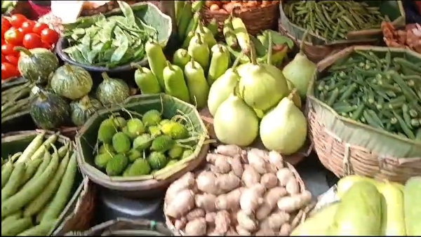 কালীপুজোয় ফল-সবজির বাজার আগুন, মাথায় হাত আমজনতার