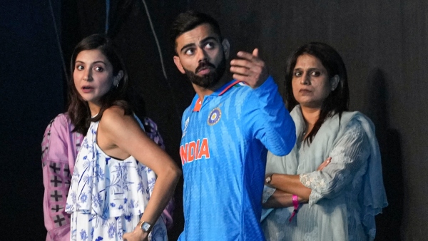 Virat Kohli: বিরাট কোহলি বিশ্বকাপের পর ছুটি কাটাচ্ছেন সপরিবারে Virat Kohli: বিরাট কোহলি বিশ্বকাপের পর ছুটি কাটাচ্ছেন সপরিবারে